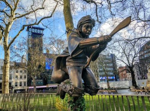 Estatua de Harry Potter en Londres